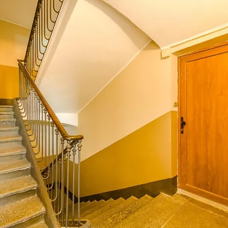 Guesthost - The Booklover *