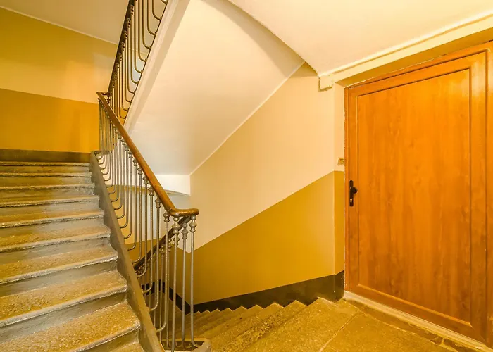 Guesthost - The Booklover *