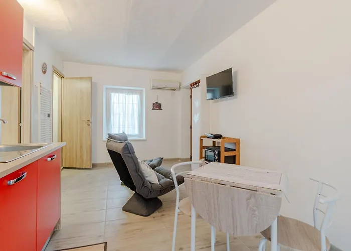 Guesthost - The Booklover Apartment